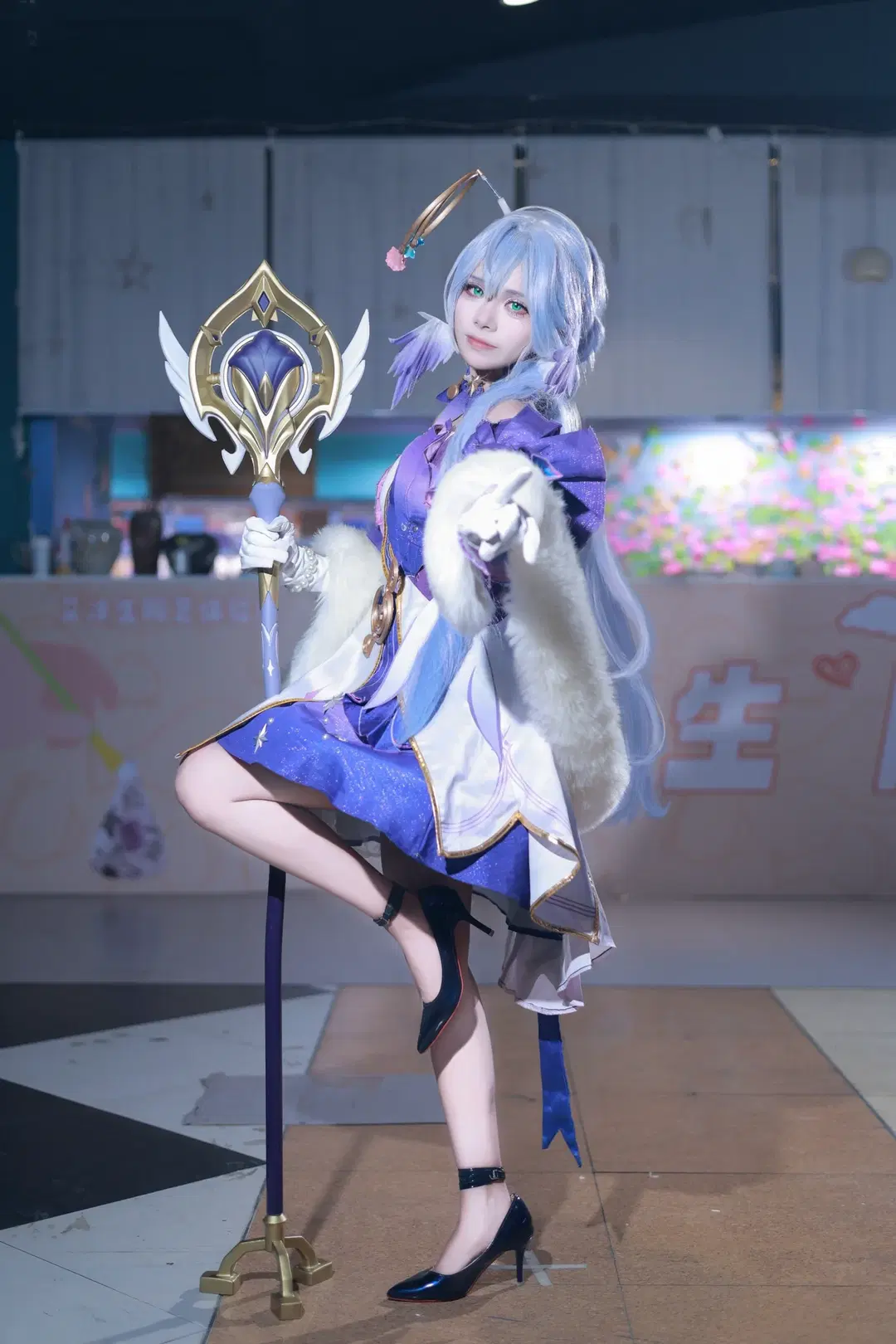 【知更鸟cos】天府红商场里的梦幻光影之行