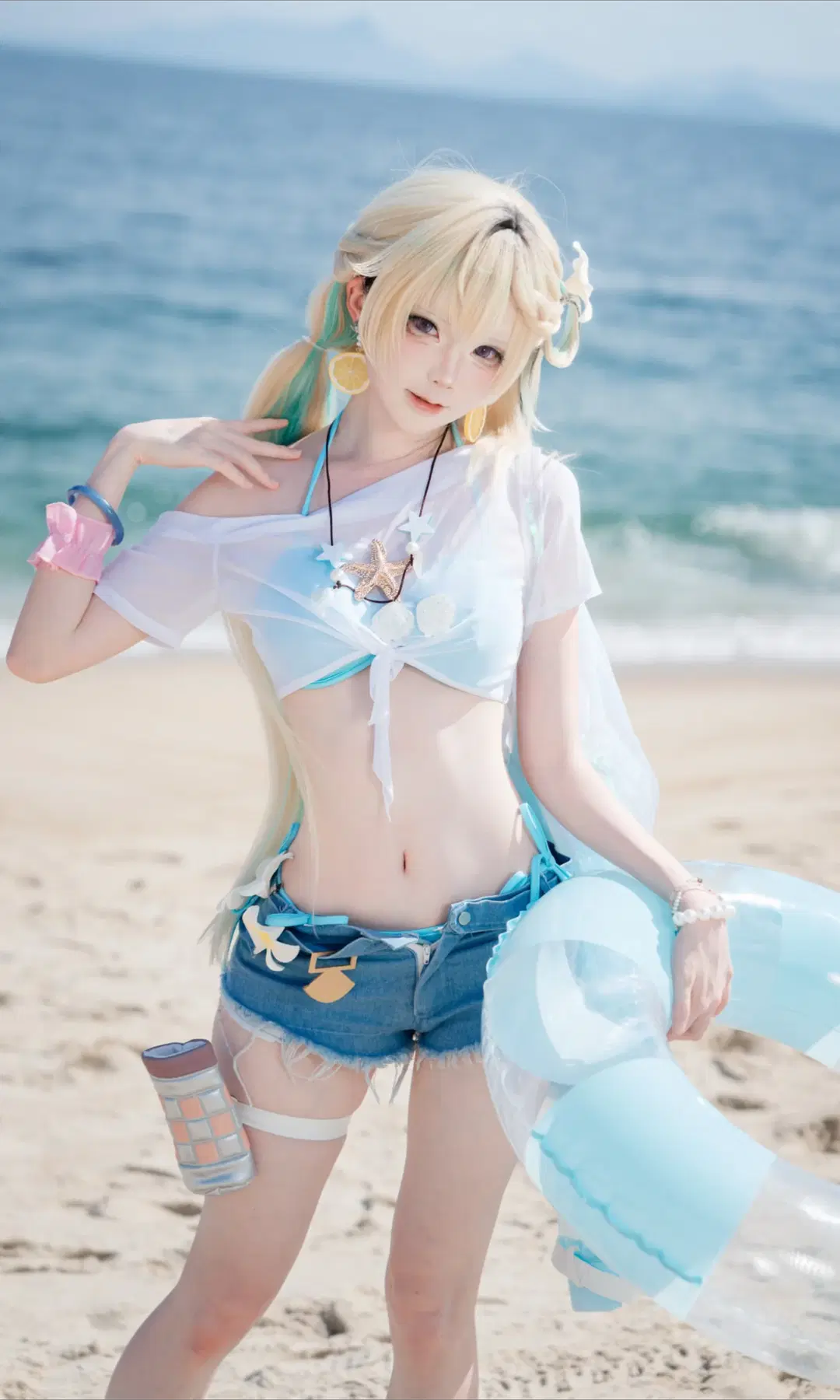 Wuthering Waves, Lynae cosplay, Summer outfit, Anime cosplay, Beach photo shoot