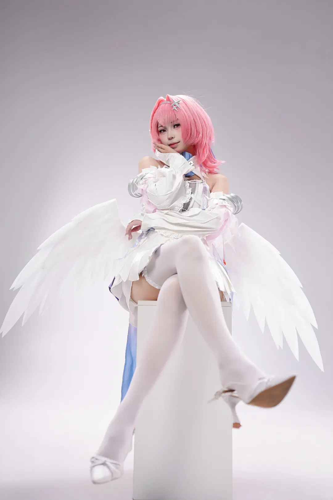 Zenless Zone Zero, White stockings, White studio photography, Remielle cosplay, Angel wings