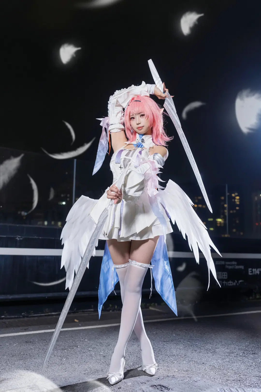 【蕾米埃尔cos】绝区零夜色下的白翼精灵 - 不负浪漫与九 - 第2张