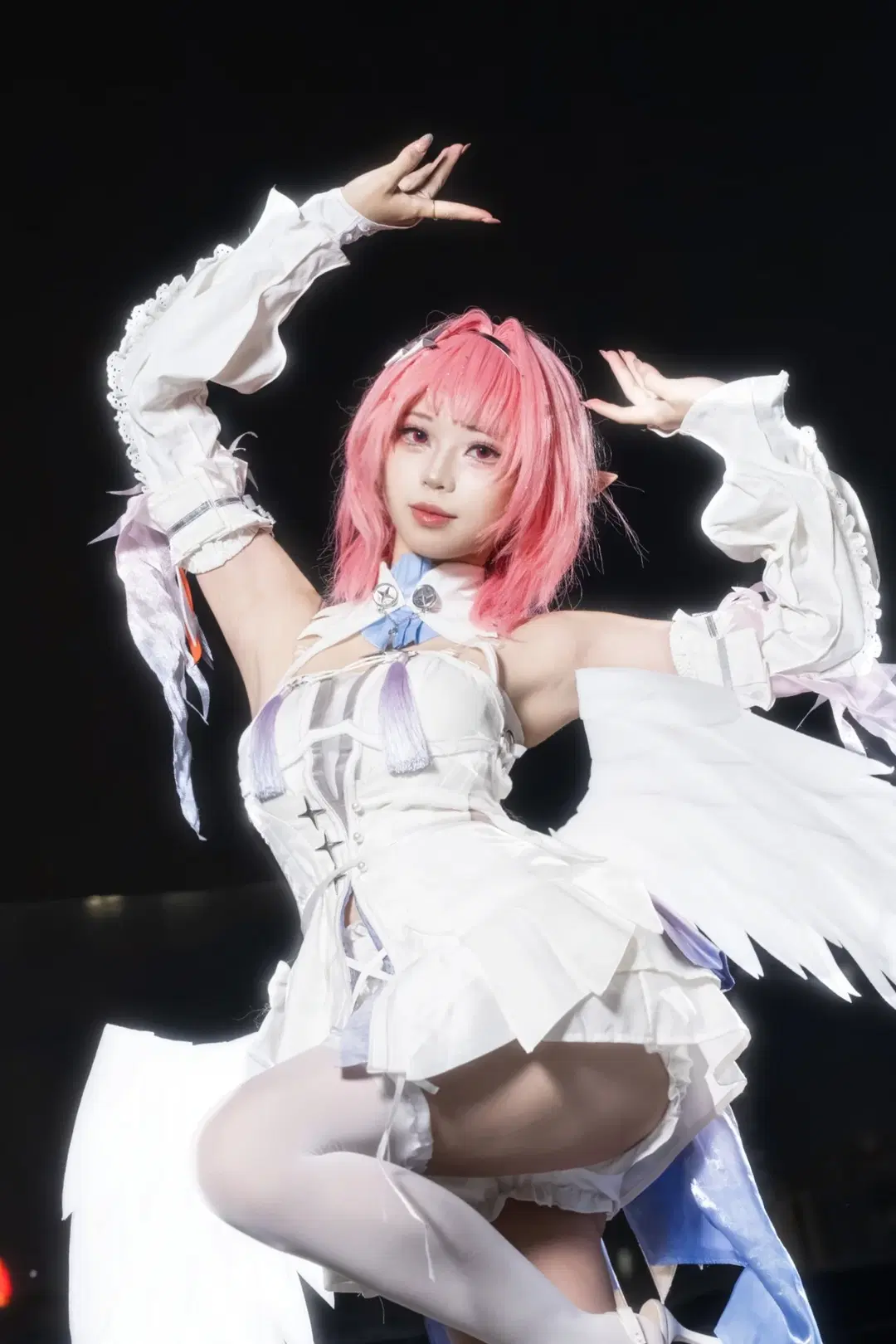 【蕾米埃尔cos】绝区零夜色下的白翼精灵