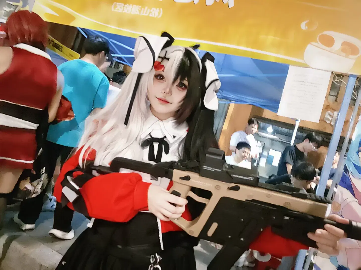 【安魂曲cos】异环战术少女，带着满改维克托出击