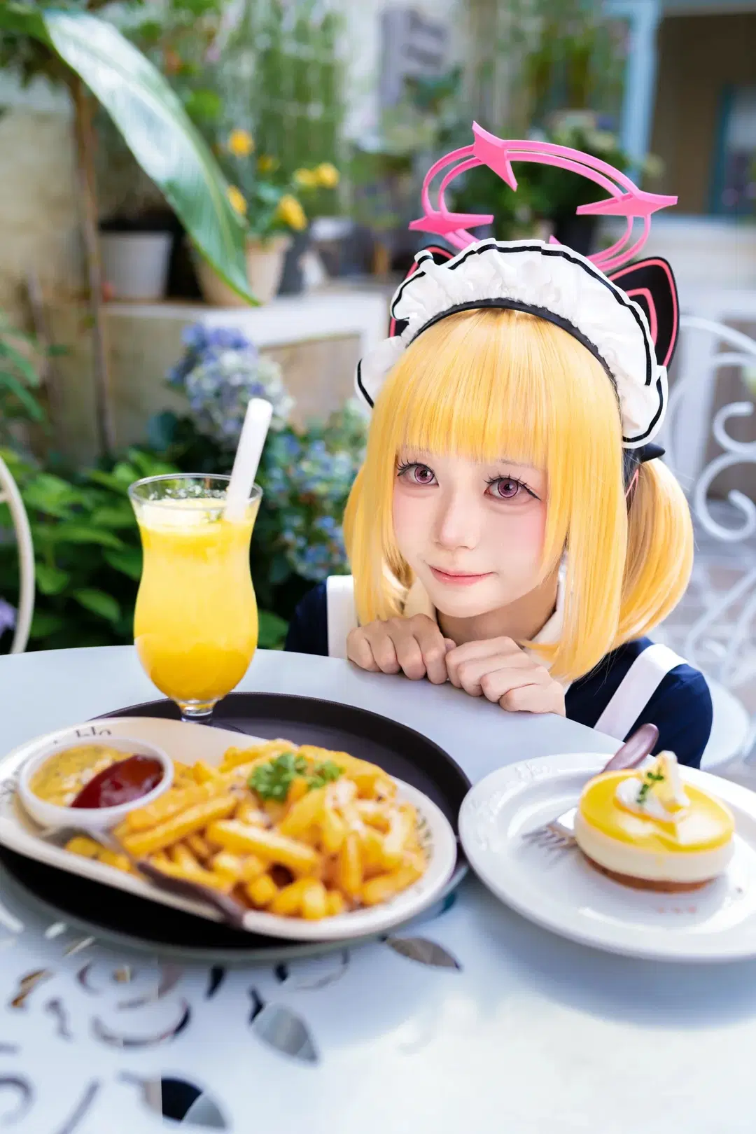 [Saiba Momoi cosplay] Blue Archive: Dessert Time After the Meal by 了了ovo - Image 3