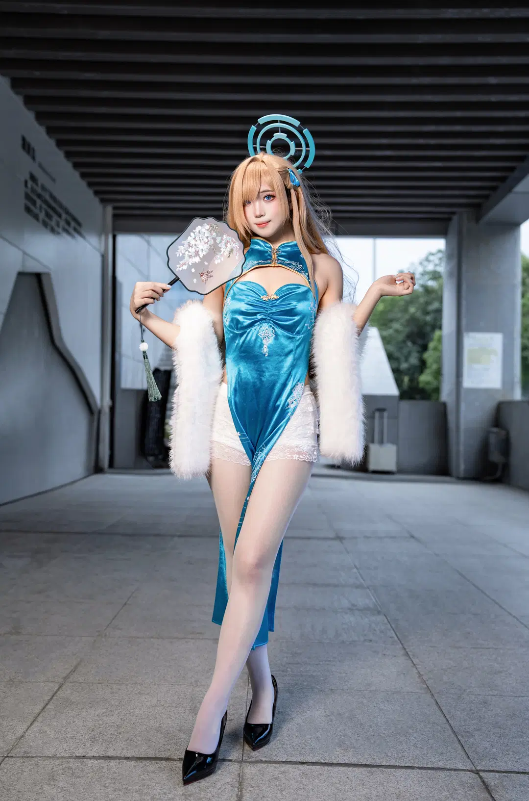 ブルーアーカイブ, イベント写真, 一之瀬アスナ コスプレ, 白ストッキング, ゴールデンレトリバー チャイナドレス