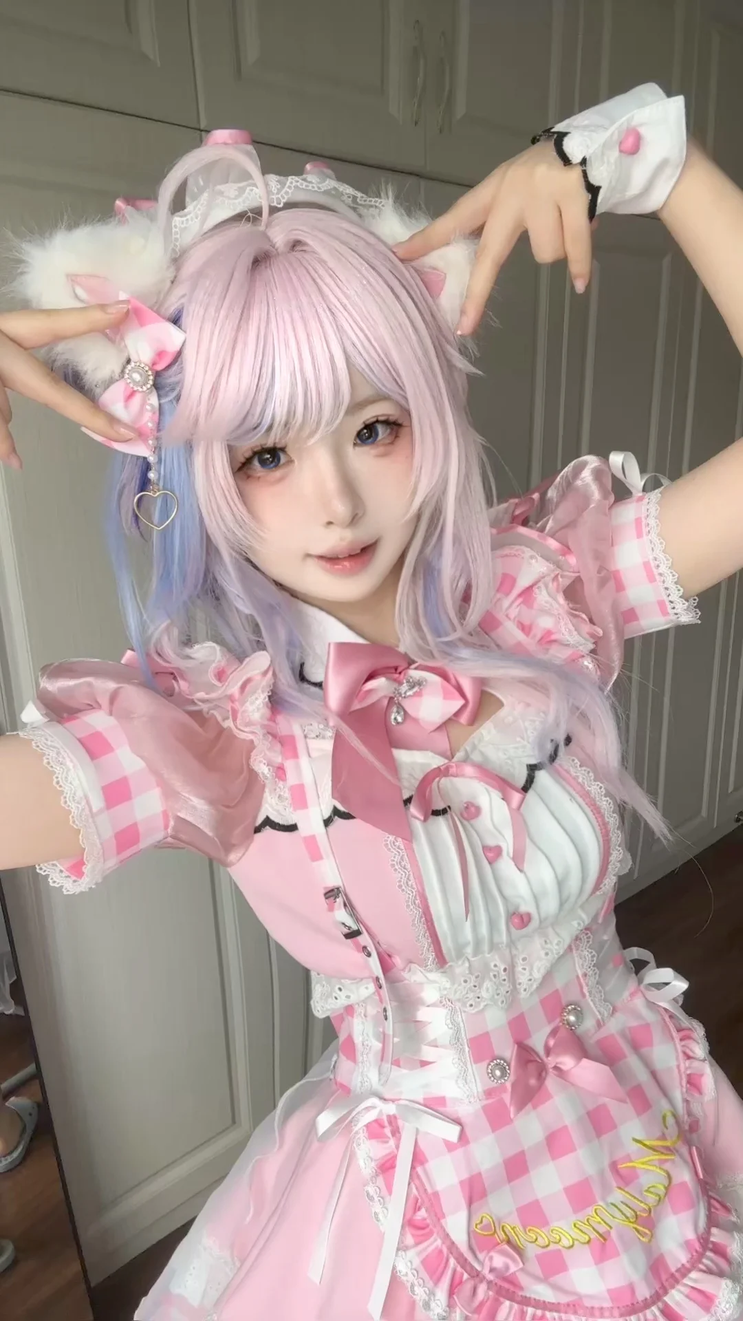 鸣潮, 达妮娅cos, cosplay, 毛绒兽耳, 粉色系女仆装