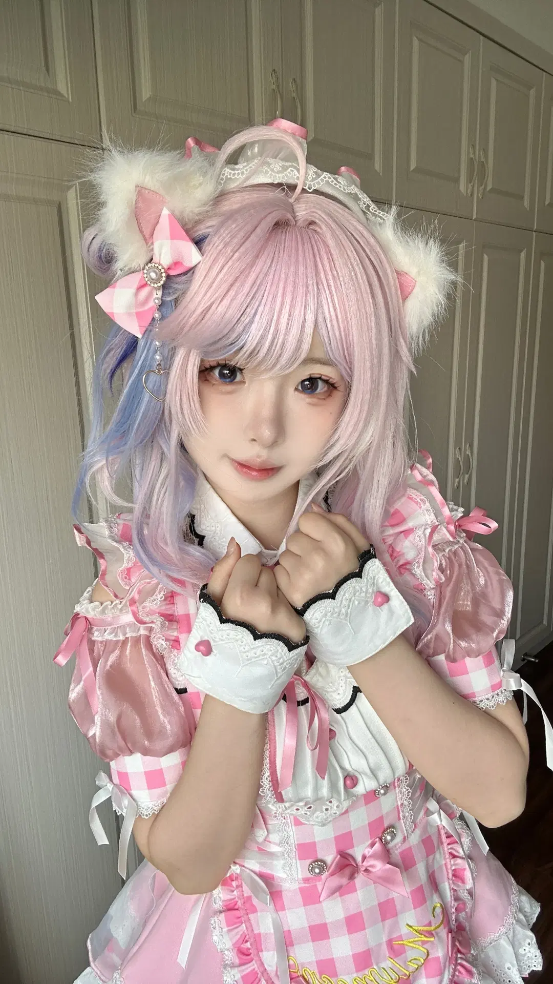 【ダーニャ コスプレ】鳴潮 ピンクのメイド服の室内撮影の記録 - 月落不成眠 - 4枚目