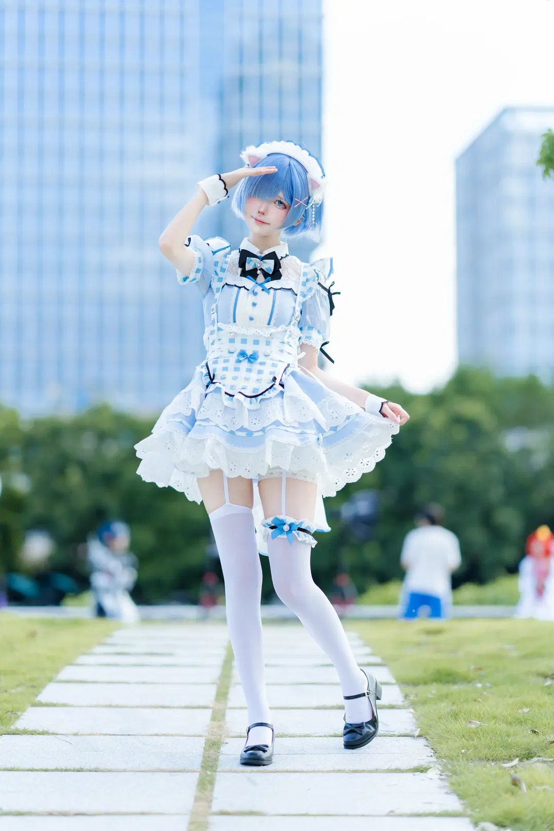 【蕾姆cos】清新蓝白女仆装，户外自然光拍摄