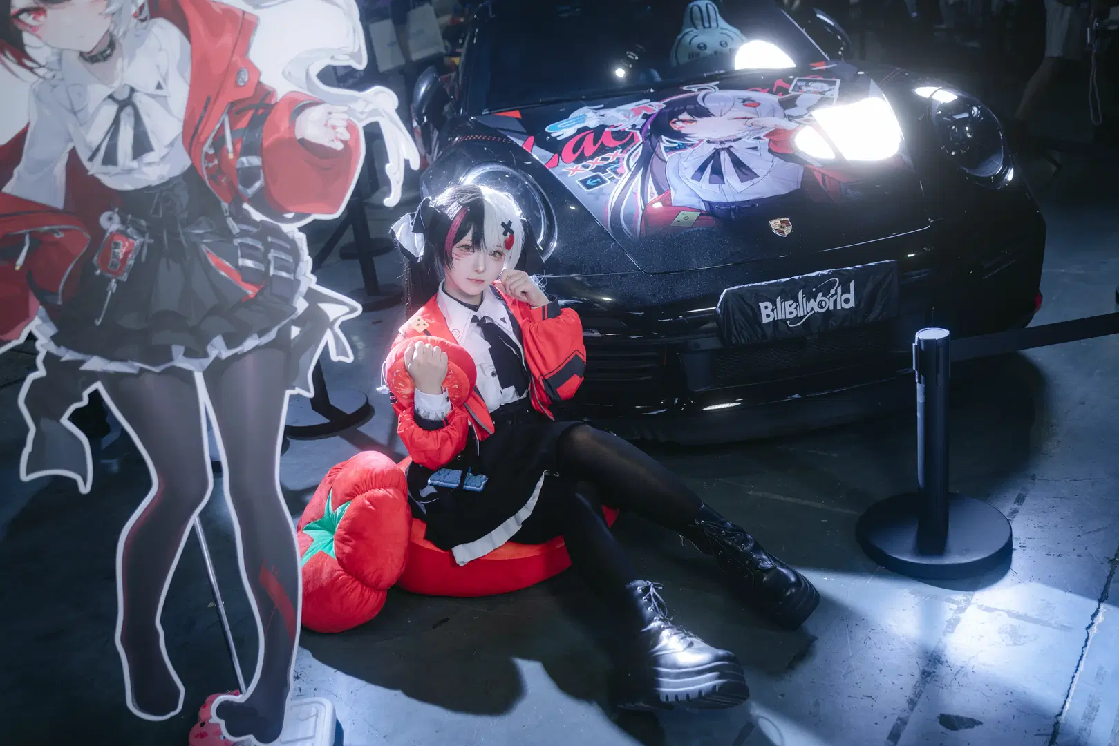 2D Portrait Records Beside Itasha at the Comic Exhibition by ZacsSnow - Image 10