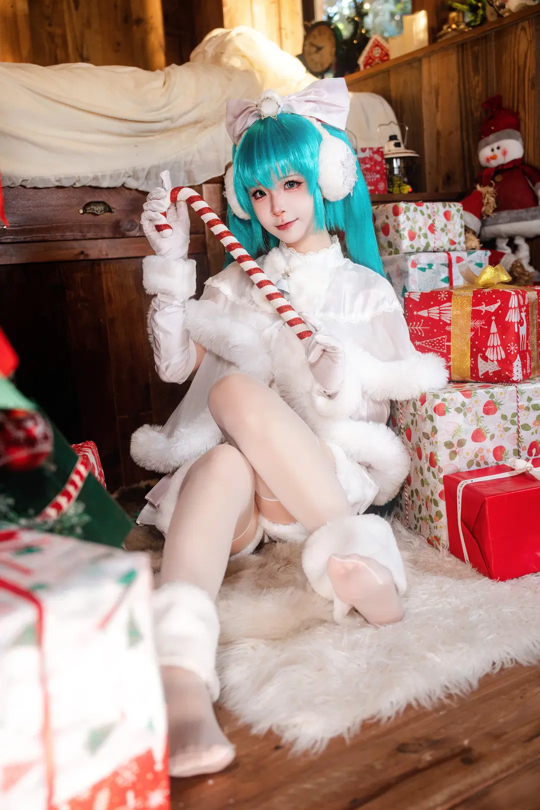 【初音未来cos】圣诞白毛绒穿搭与木屋氛围 - 猫鸽咕咕咕 - 第2张