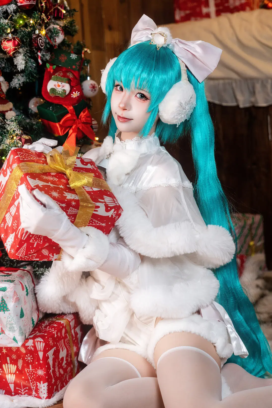 【初音未来cos】圣诞白毛绒穿搭与木屋氛围 - 猫鸽咕咕咕 - 第5张