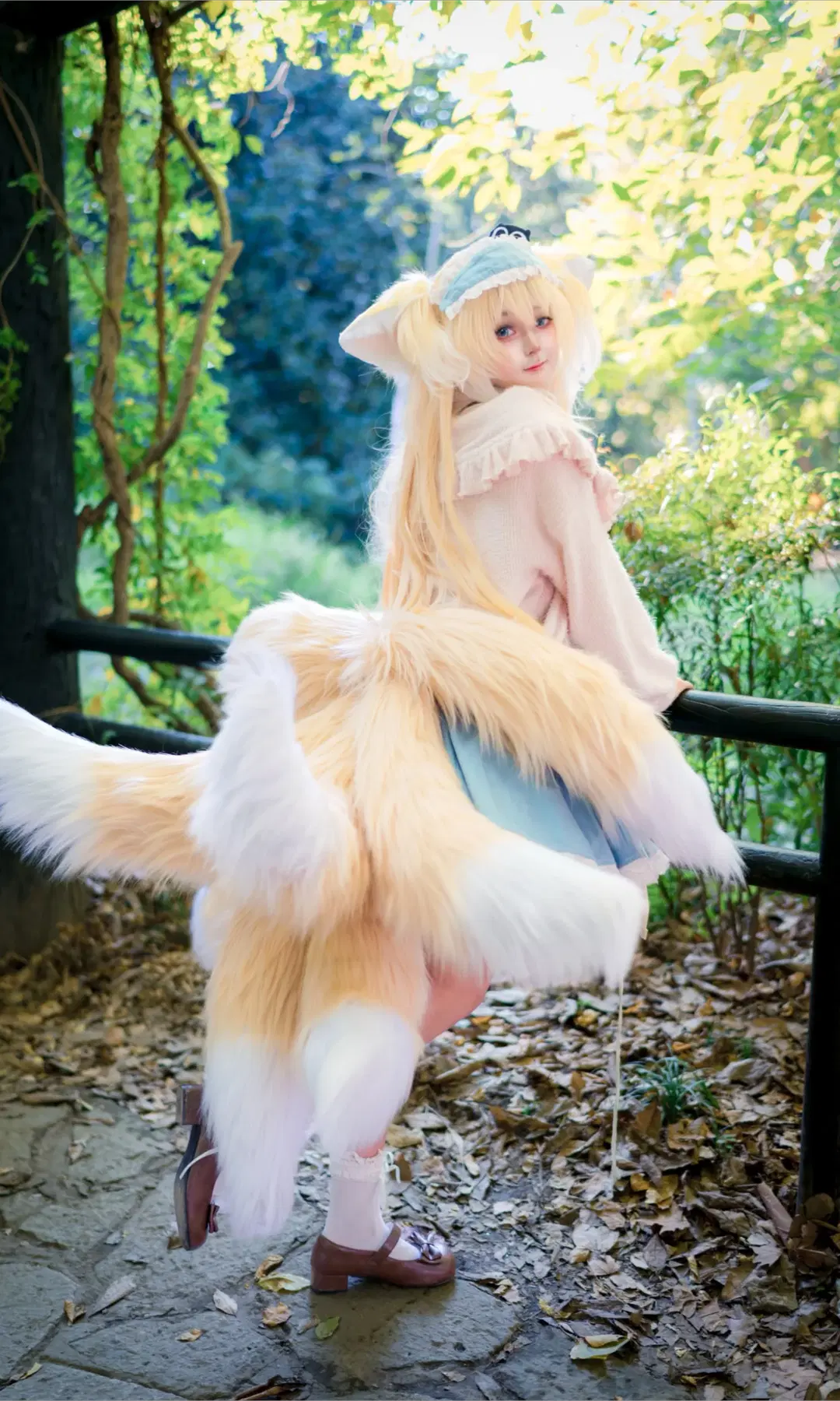 [Suzuran Cosplay] Arknights Suzuran Ode to Spring: Celebrating Birthday Amidst Sunshine and Blooms by 淡墨（摄影版） - Image 5