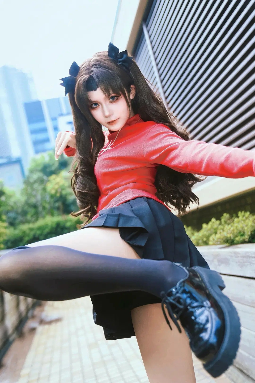 远坂凛cos, Fate/stay night, 动漫角色扮演, 黑丝过膝袜, 红黑制服