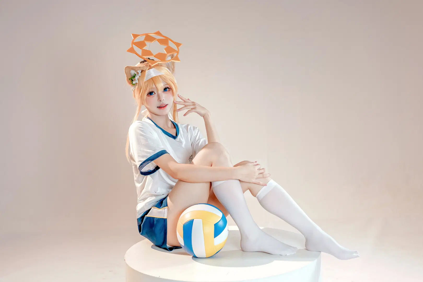 【伊落玛丽cos】蔚蓝档案运动风白丝少女 - 糯糯 - 第4张