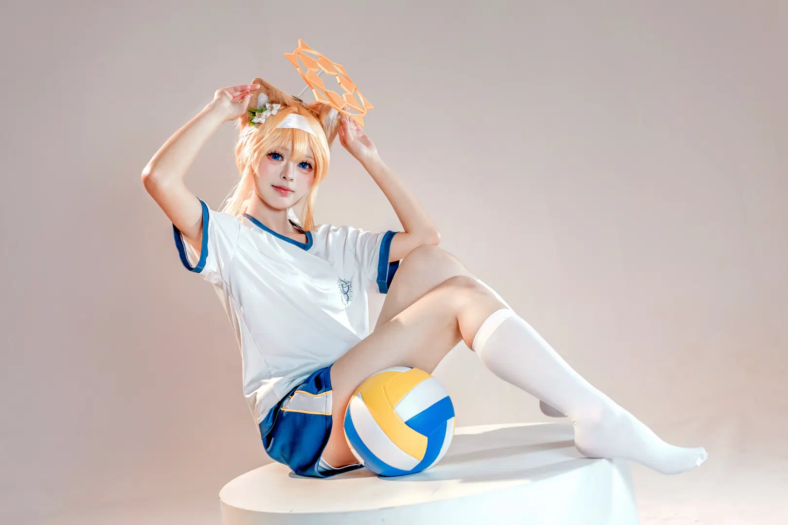 【伊落玛丽cos】蔚蓝档案运动风白丝少女 - 糯糯 - 第6张