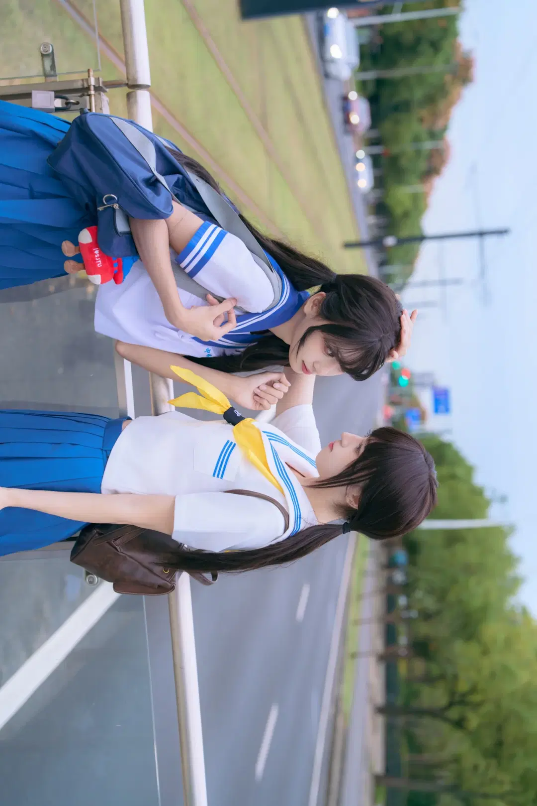 双人日系水手服写真 铁道旁的青春定格 - 朝日六六花 - 第4张