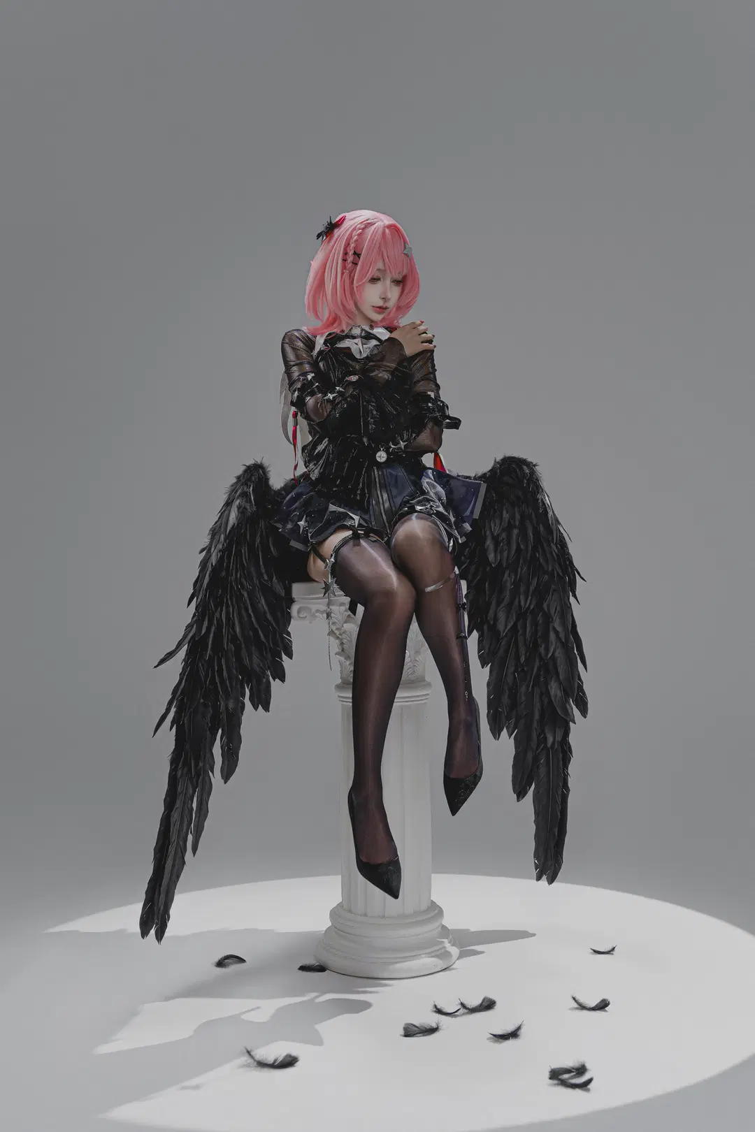 Zenless Zone Zero Remielle Ramiel cosplay: Mastering the Textures of Dark Wings and Stockings by 黑爱势力登场 - Image 5