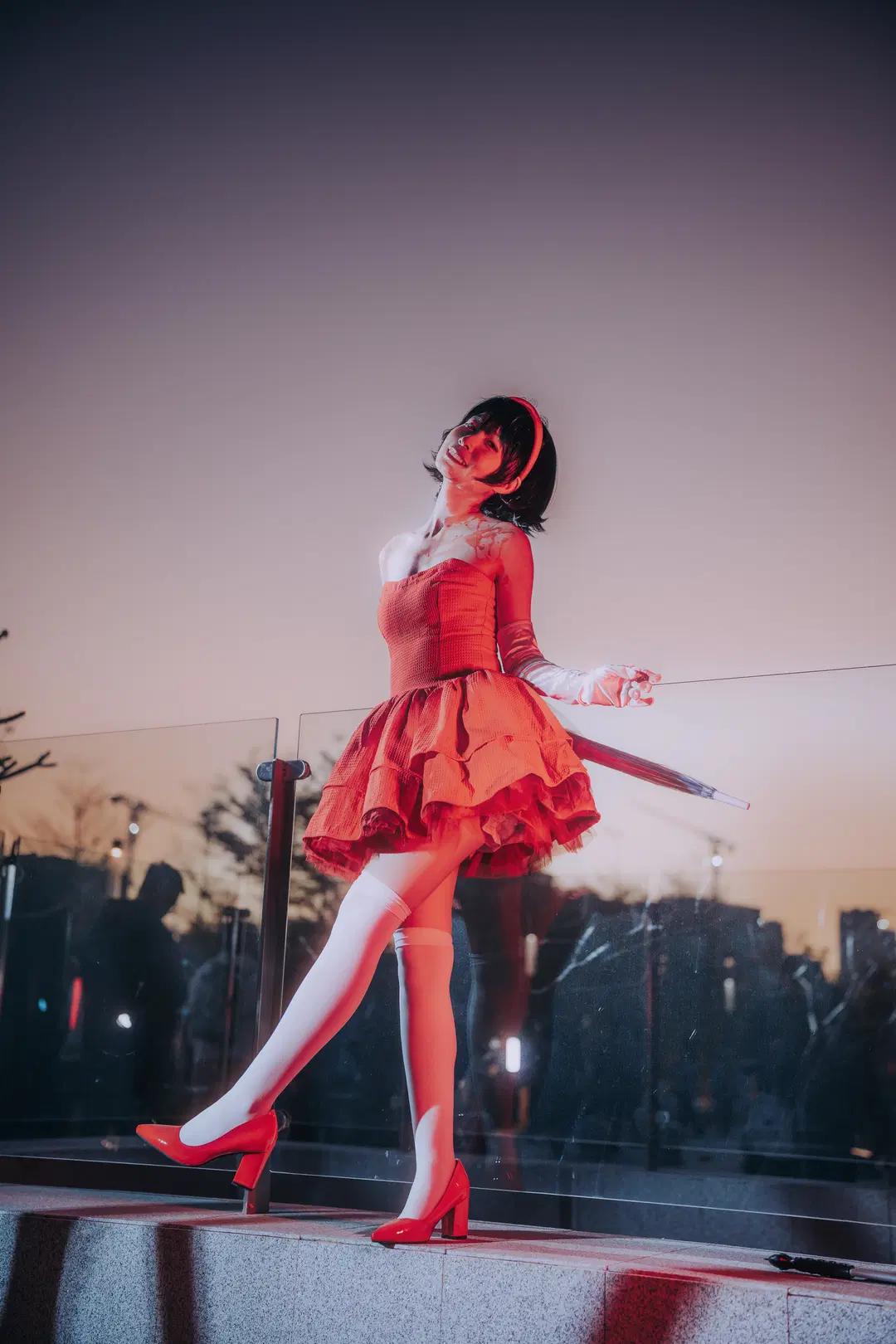 【霧雨魔理沙 コスプレ】『パーフェクトブルー』テーマ、夕焼け雲の下の赤いドレスと白ストッキング - 寒蝉-文晋 - 2枚目