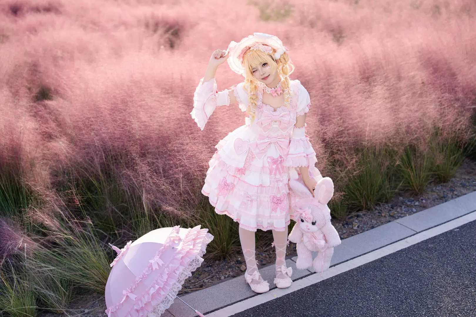 ピンクミューリーの花海に咲くロリィタ実写、ピンク×白の至高の組み合わせ - 衾曦 - 10枚目