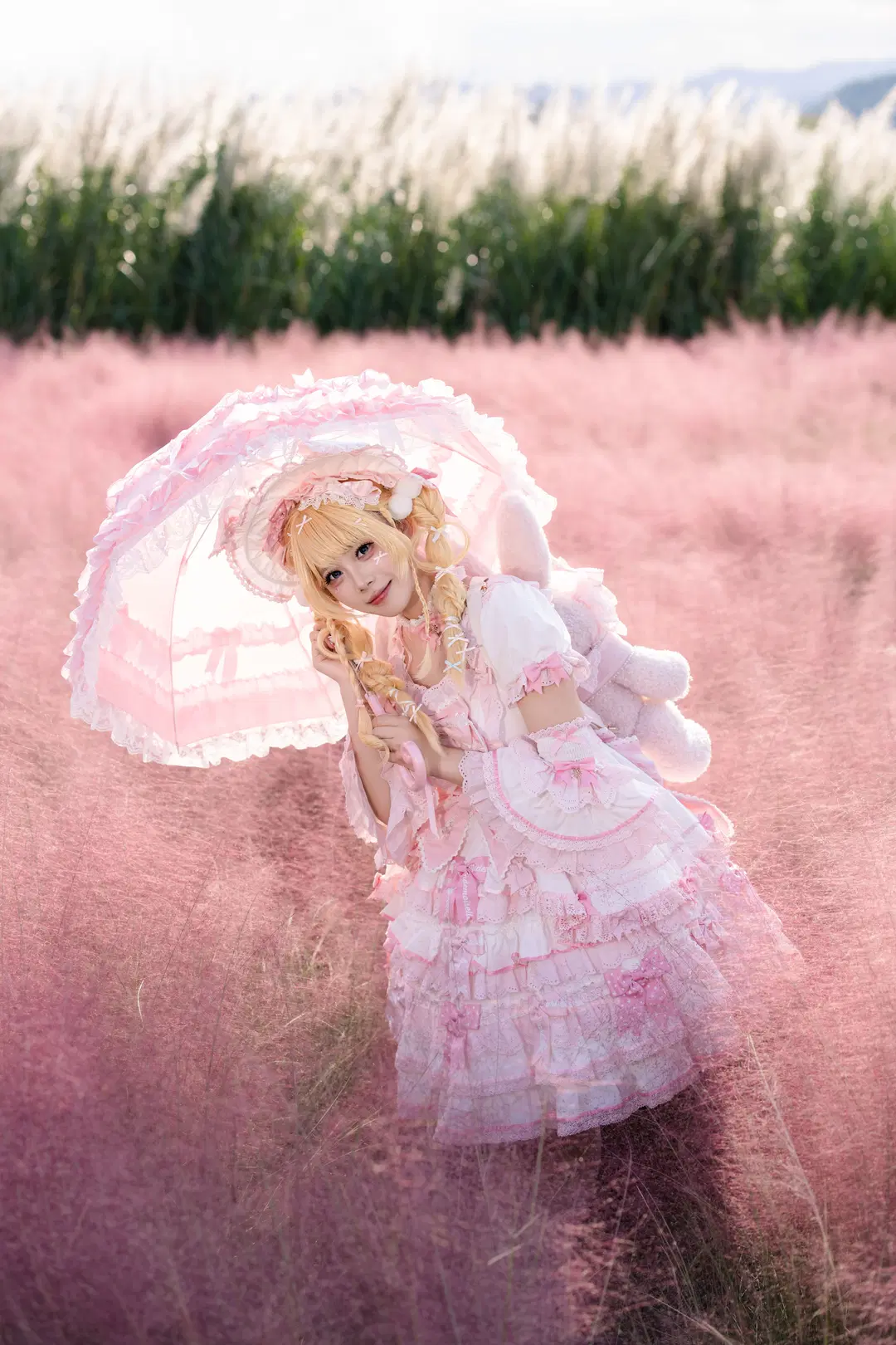 ピンクミューリーの花海に咲くロリィタ実写、ピンク×白の至高の組み合わせ - 衾曦 - 2枚目