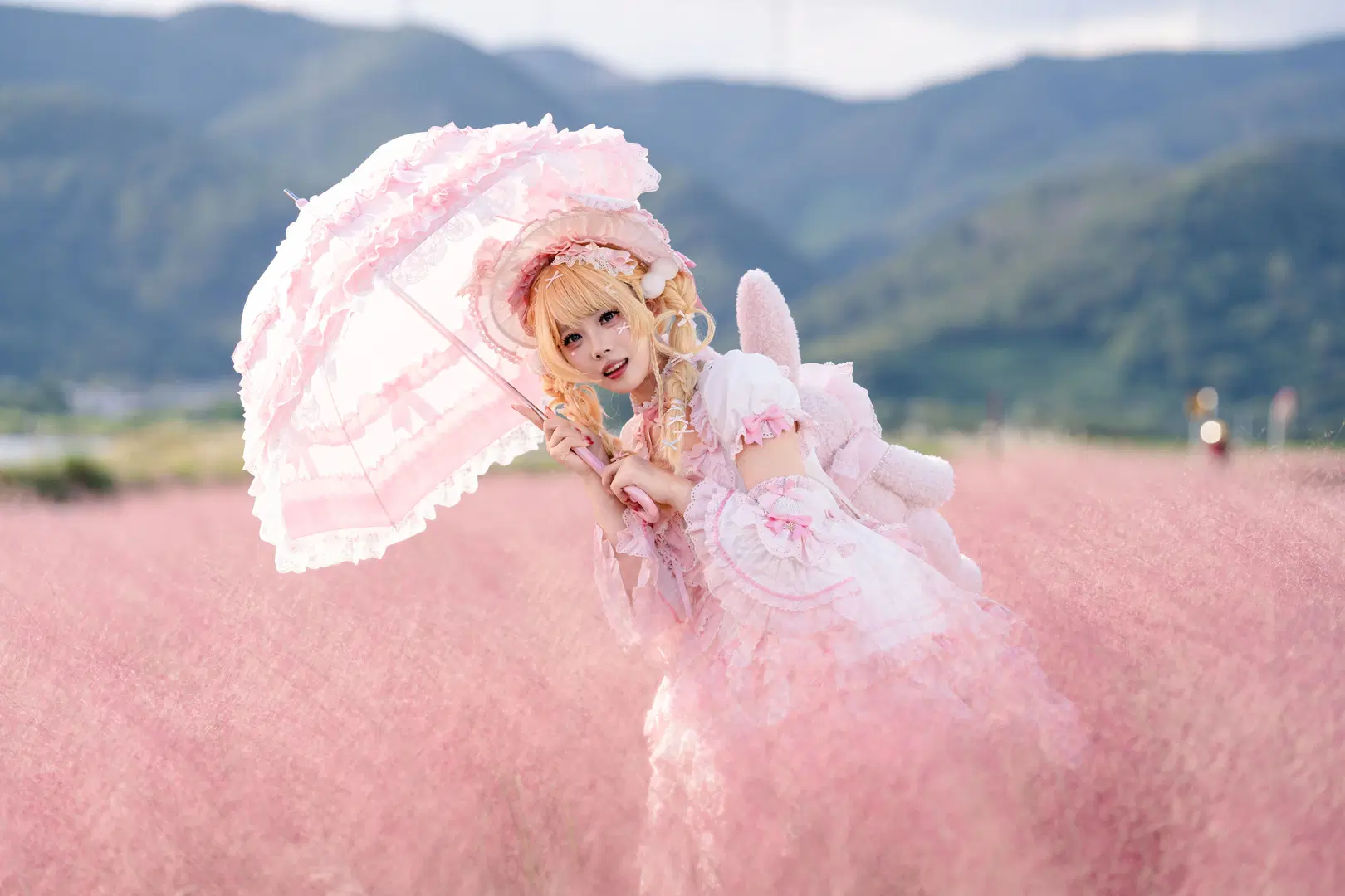 ピンクミューリーの花海に咲くロリィタ実写、ピンク×白の至高の組み合わせ - 衾曦 - 9枚目