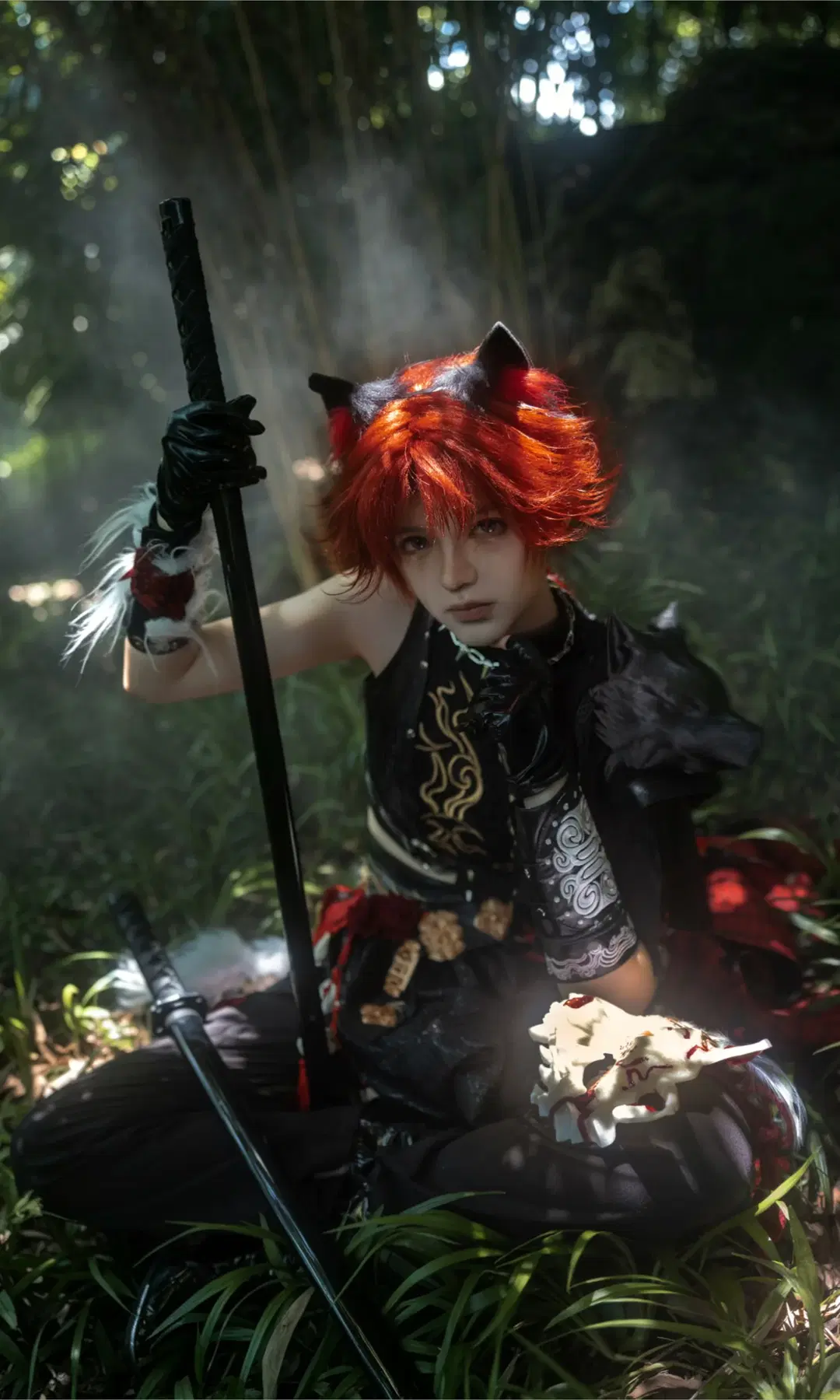 氛围感摄影, 竹林摄影, 暗黑风cosplay, 红发兽耳, 战斗风服饰