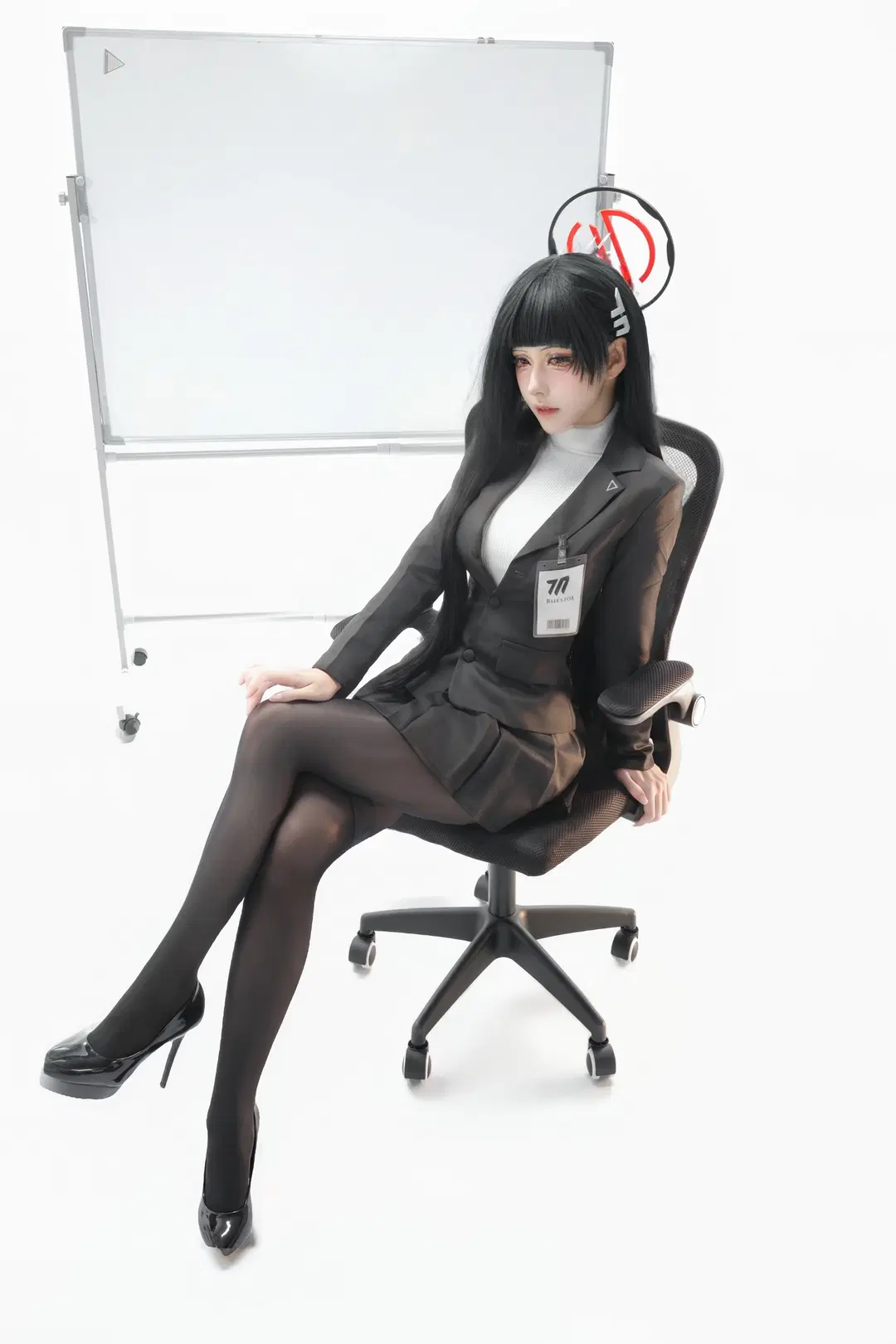 Blue Archive, Tsukatsuki Rio cosplay, Office outfit, Stockings, drawing reference