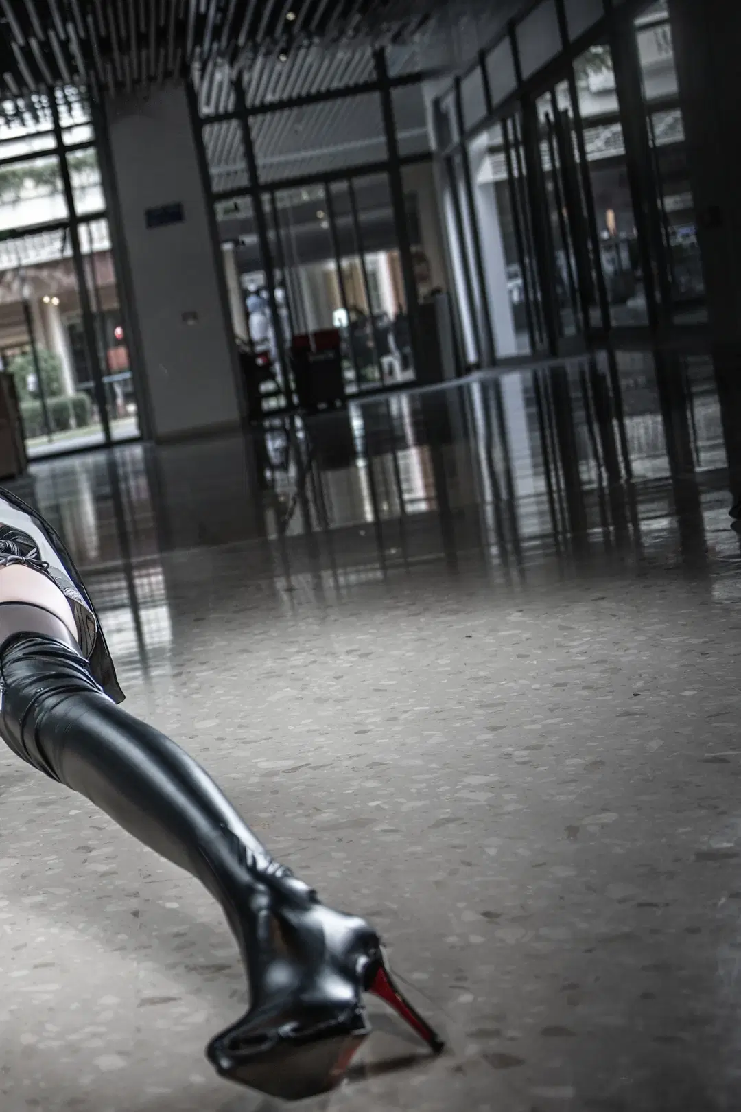 [Rover cosplay] Wuthering Waves: Female Rover's Combat Stance, Details Dialed to the Max by 米加加 - Image 2