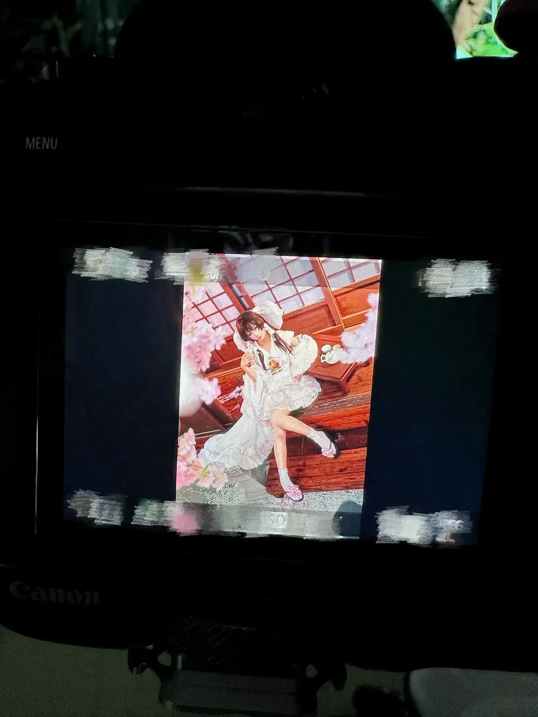 [Reimu Hakurei Cosplay] Touhou Project Fan-Created Concept: A Journey to a Kyoto Courtyard by 魚籽Umm_ - Image 3