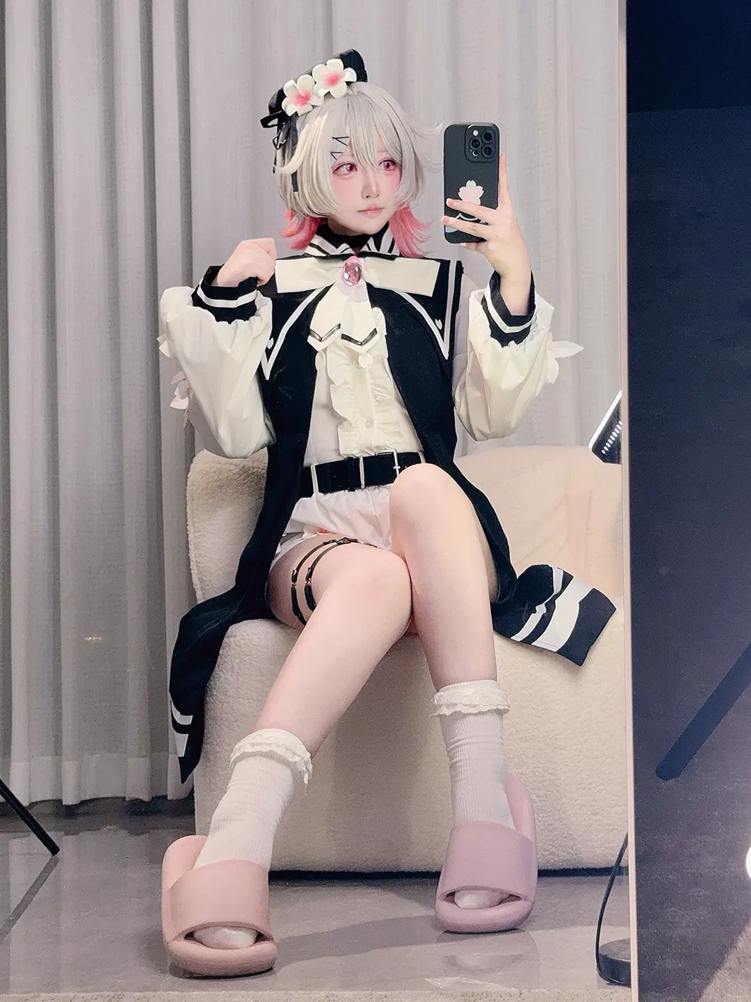 【樱羽艾玛cos】魔法少女的魔女审判黑白洋装造型