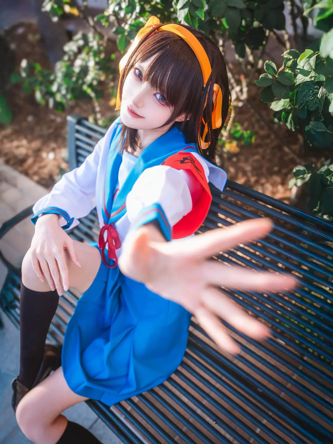 [Haruhi Suzumiya cosplay] North High Uniform Mobilization: The SOS Brigade Chief Reports for Duty by 汐纸纸 - Image 4