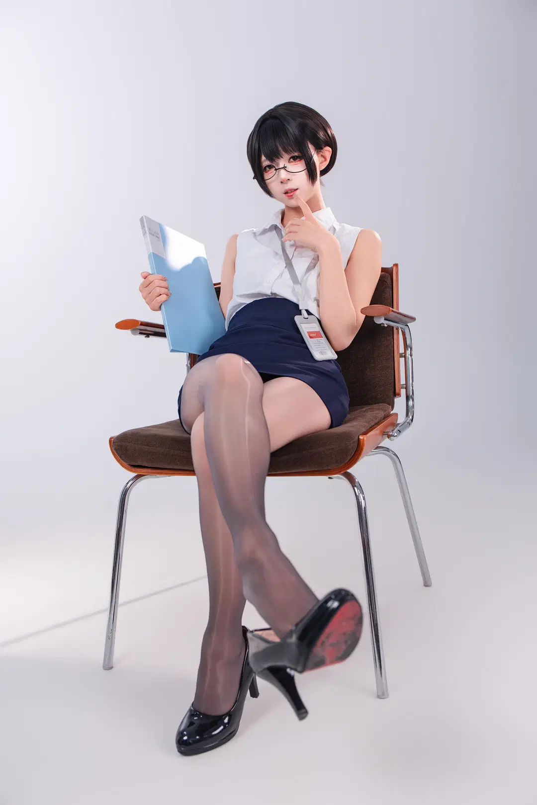 偷懒秘书的职场白领制服cosplay日常