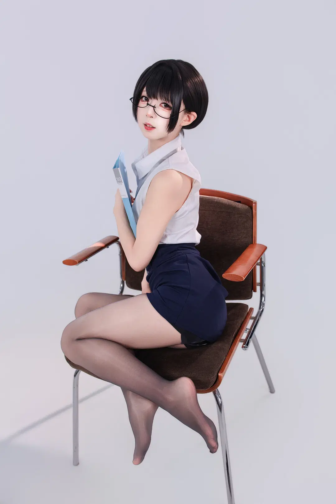 白棚调色下的职场小秘书制服cos - 风凛纸鸢 - 第4张
