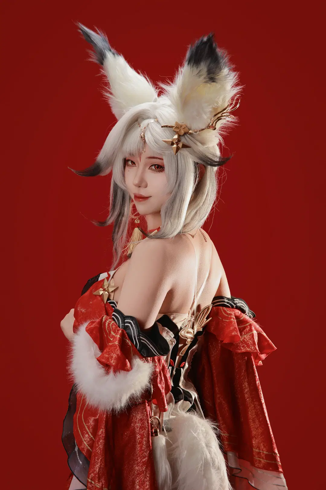 【心月狐cos】鸣潮心月狐的银发红瞳棚拍记录 - 俉月哀 - 第2张