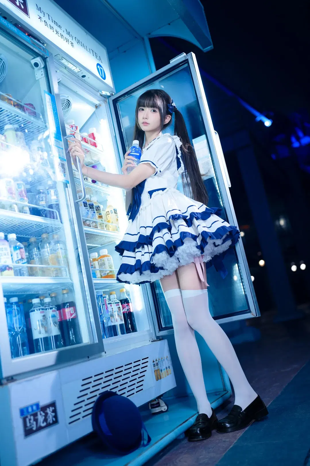 白丝cosplay, 双马尾少女, 日系人像摄影, 海军风水手服, 贩卖机夜景
