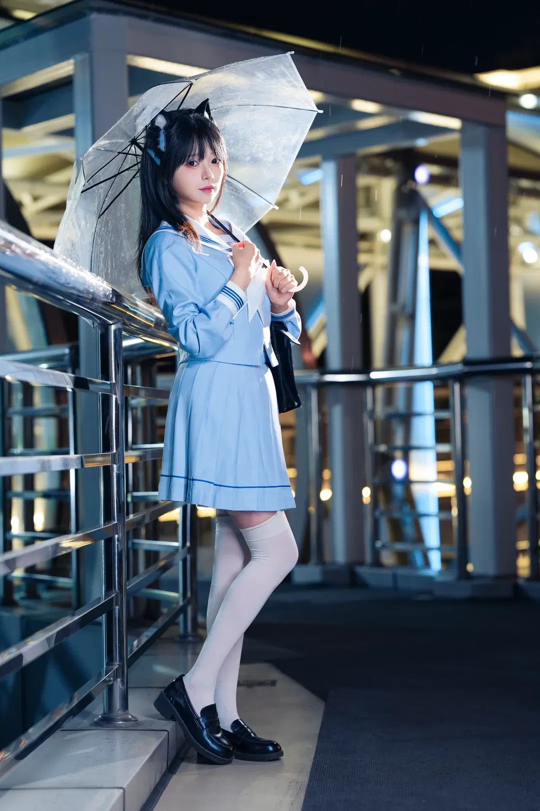 【セーラー服JK】雨夜の猫耳クリア傘の下に佇む白ニーソ - 猫活150 - 3枚目