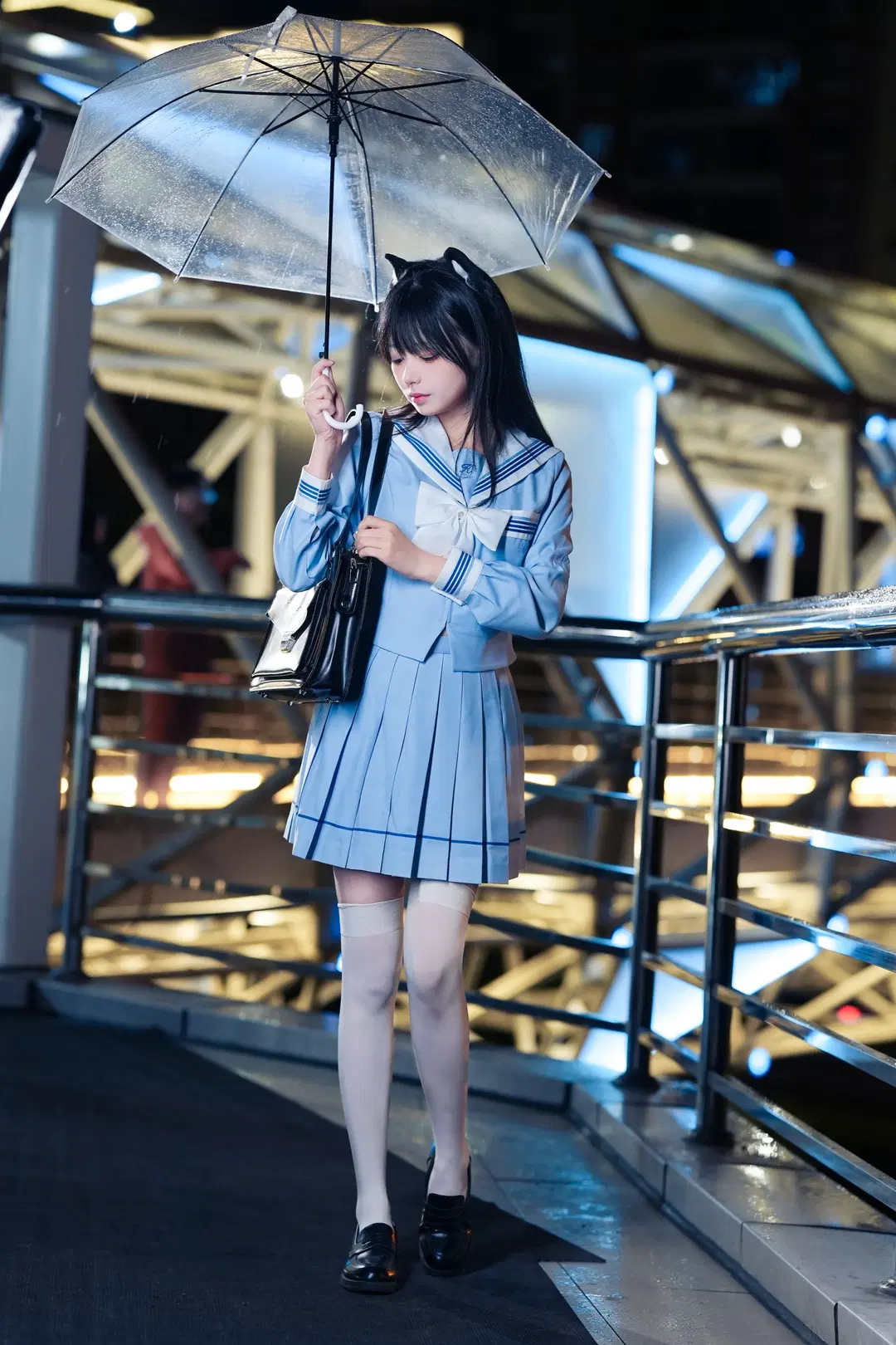 【セーラー服JK】雨夜の猫耳クリア傘の下に佇む白ニーソ - 猫活150 - 5枚目
