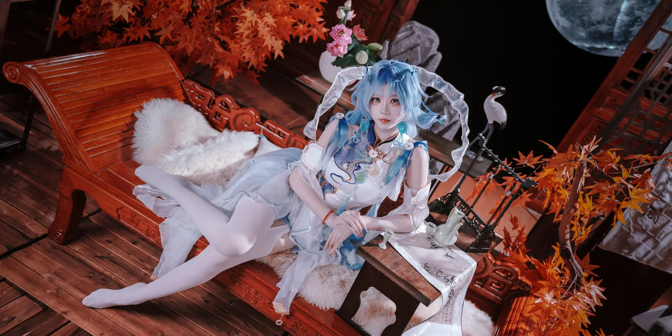 [Qingxiao cosplay] Wuthering Waves' Aloof Maiden under Red Maples and Chinese-Style Fantasy