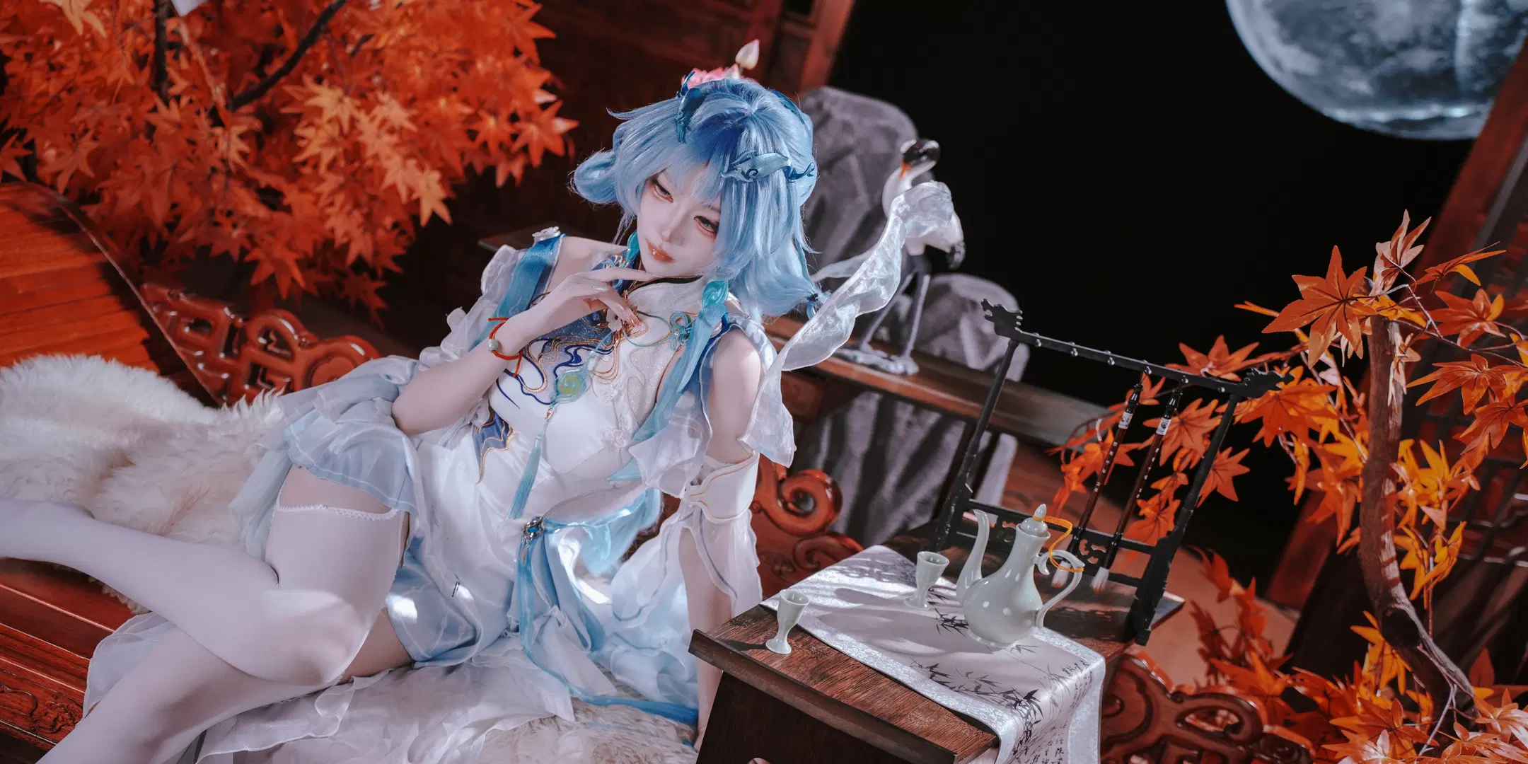 【清宵コスプレ】『鳴潮』中国風の赤紅の紅葉に佇むクールな少女 - 鱼遇雨欲与雨语 - 4枚目