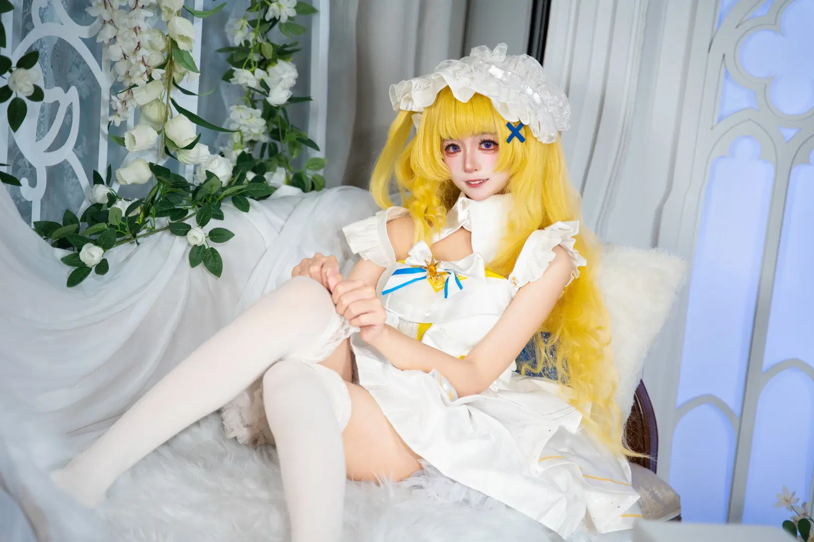 菲比cos, 鸣潮, 二次元cosplay, 白丝, 游戏角色扮演