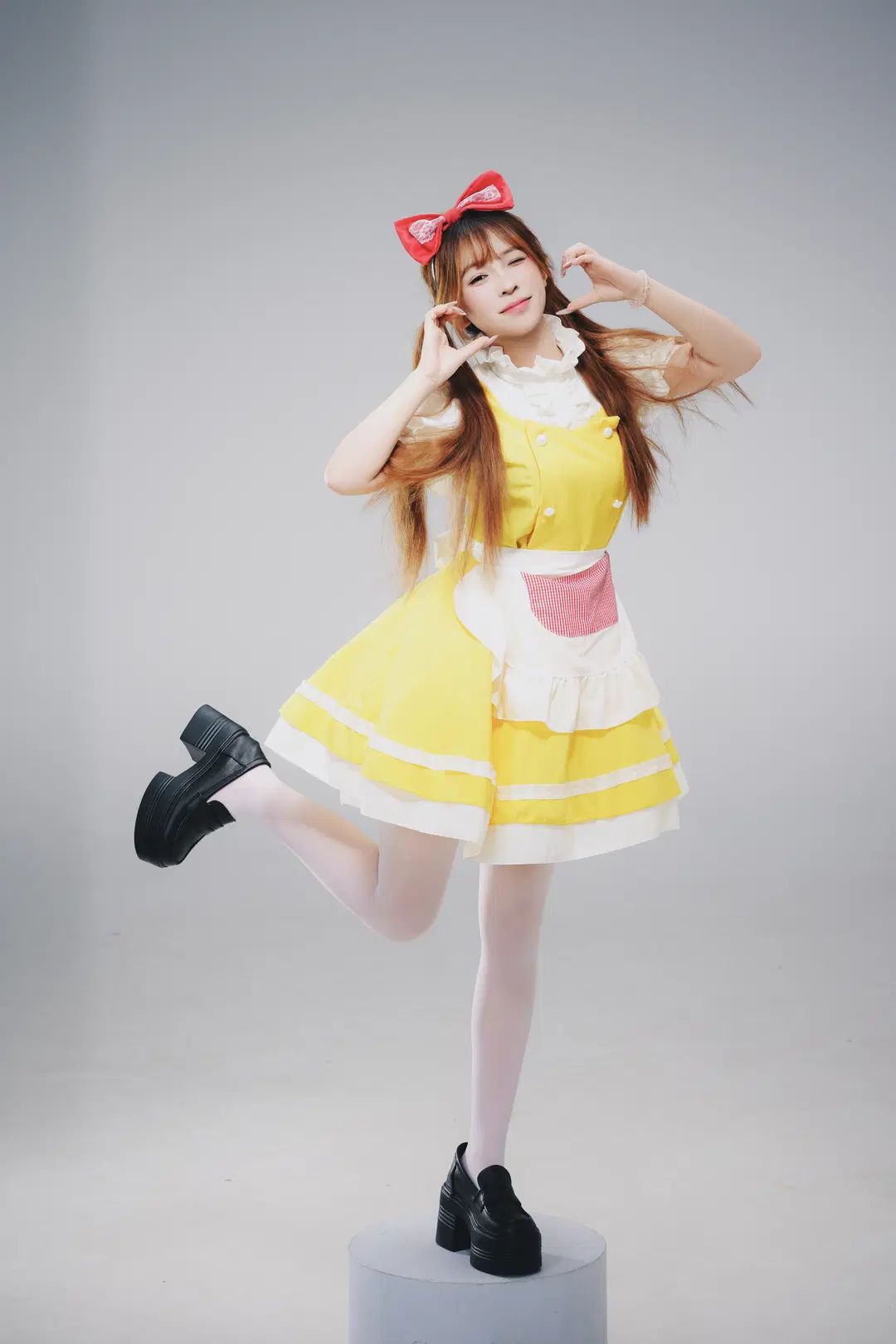 糖果色多巴胺女仆装，搭配白丝双马尾的棚拍记录 - 奕宁 - 第3张