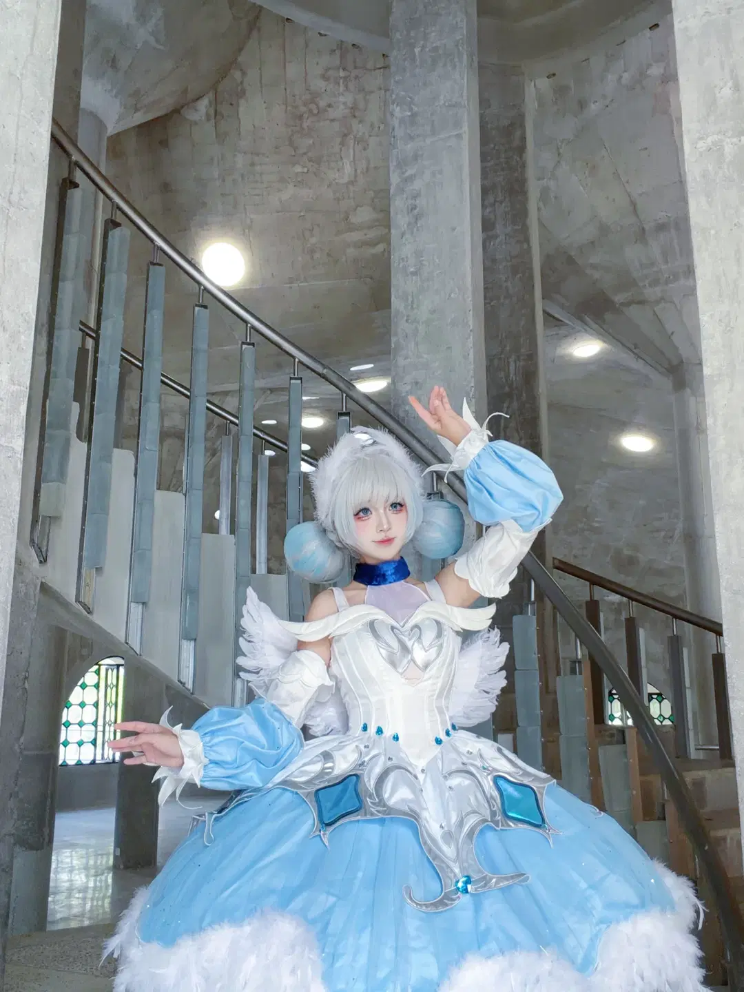 【小乔cos】天鹅之梦与冷调建筑的空间碰撞 - 是一只小鱼北 - 第6张