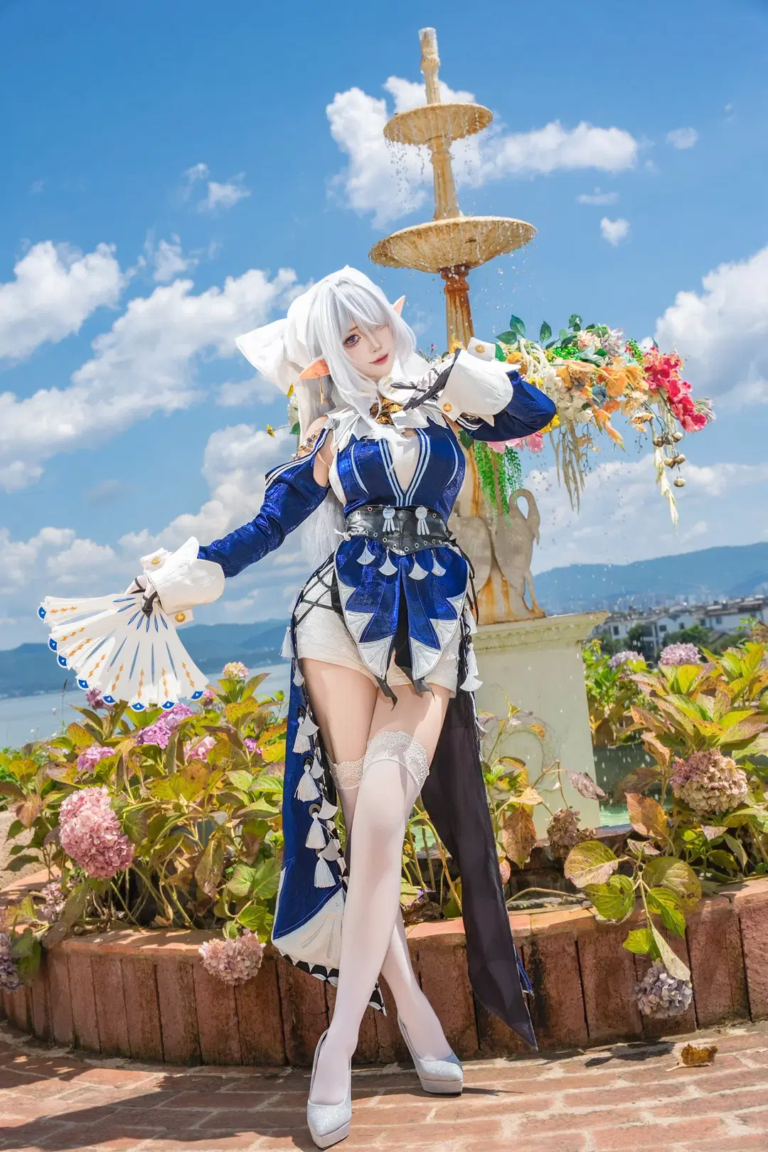 【维琳娜cos】绝区零外景，花园喷泉旁的银发精灵 - 是一只小鱼北 - 第3张