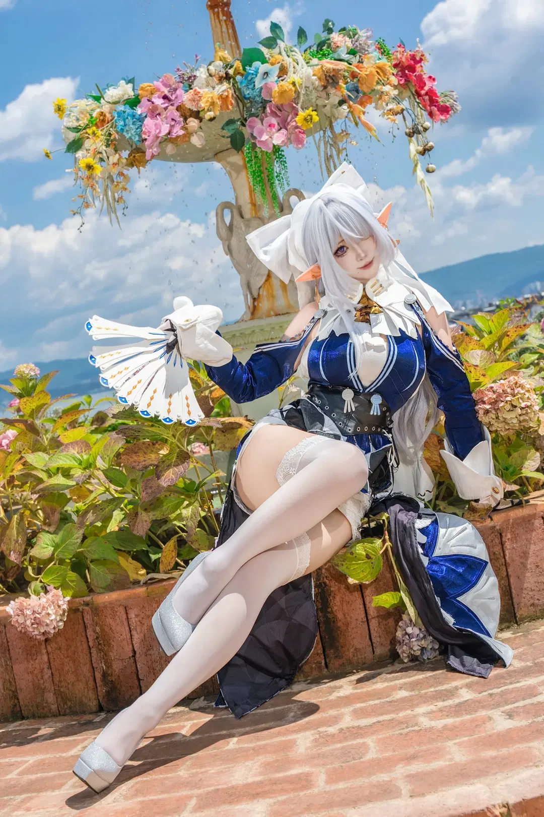 【维琳娜cos】绝区零外景，花园喷泉旁的银发精灵 - 是一只小鱼北 - 第4张