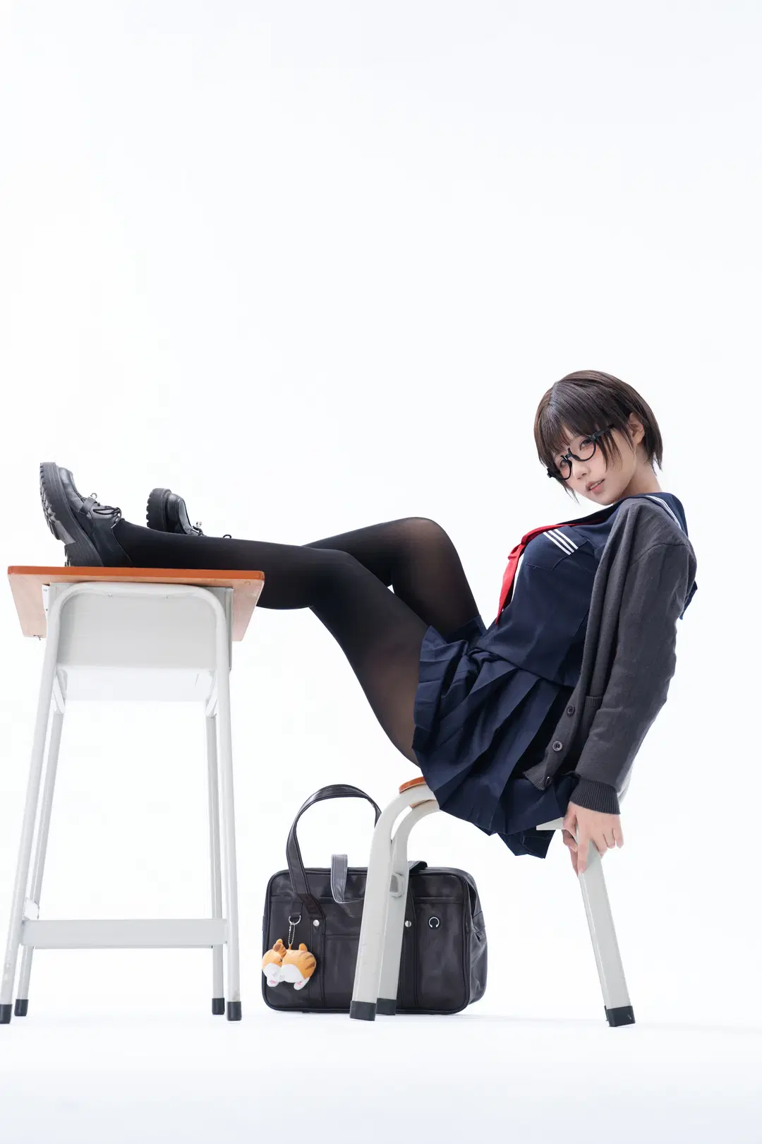 JK制服教室写真，厚黑短发眼镜娘的日常 - 鬼城Eyra - 第2张