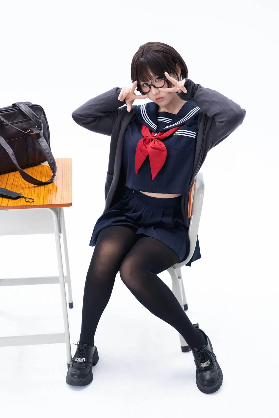 JK制服教室写真，厚黑短发眼镜娘的日常 - 鬼城Eyra - 第3张