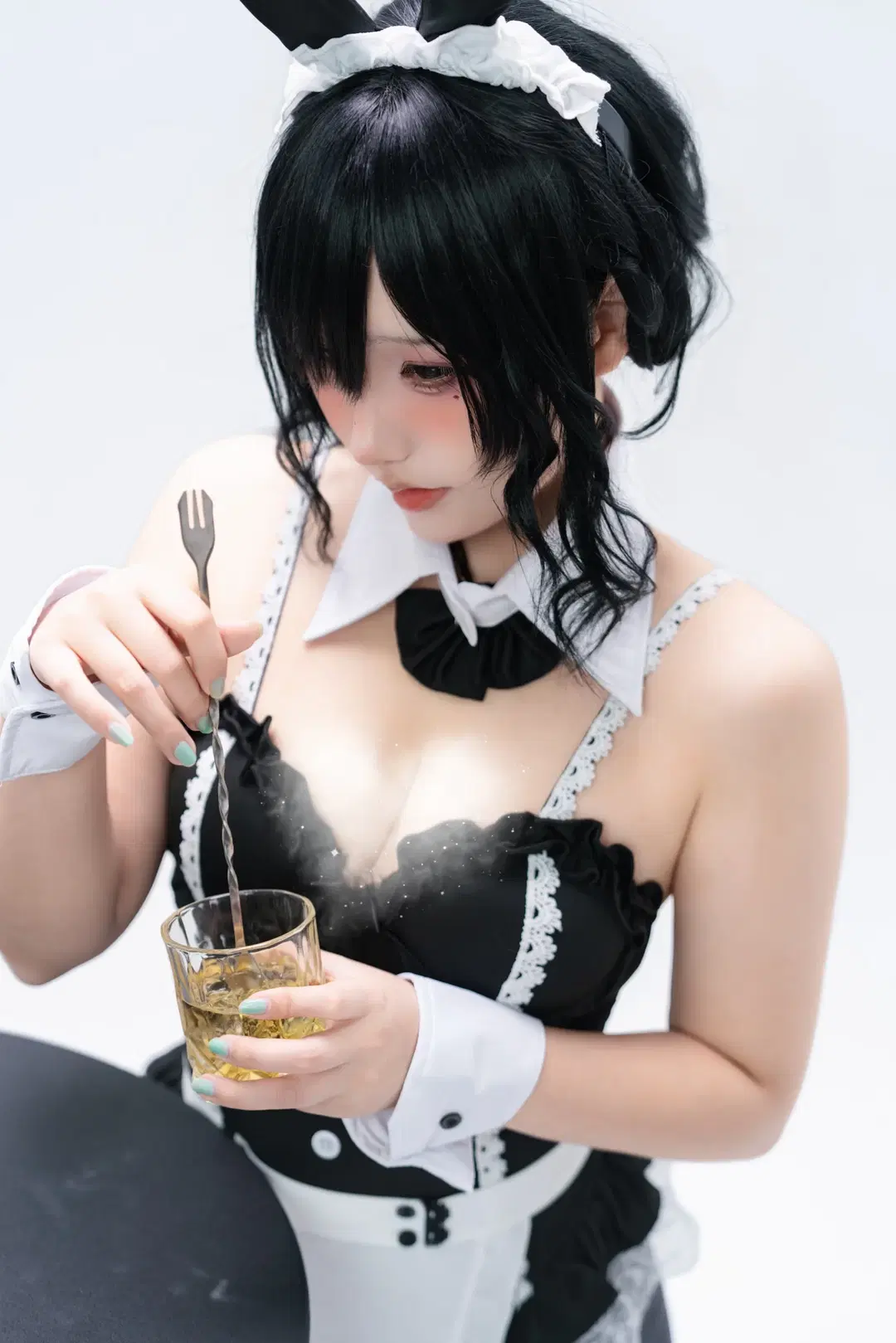 短发兔女郎，微醺吧台氛围感拍照记录 - 鬼城Eyra - 第4张