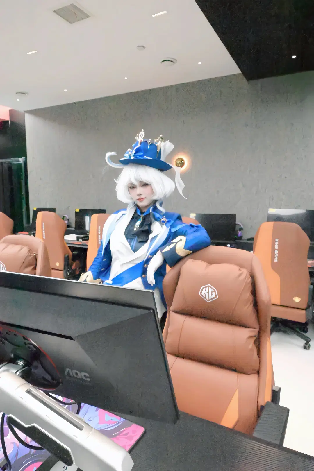 【芙宁娜cos】原神水神体验电竞房的反差感 - 小空 豫痛组 - 第3张