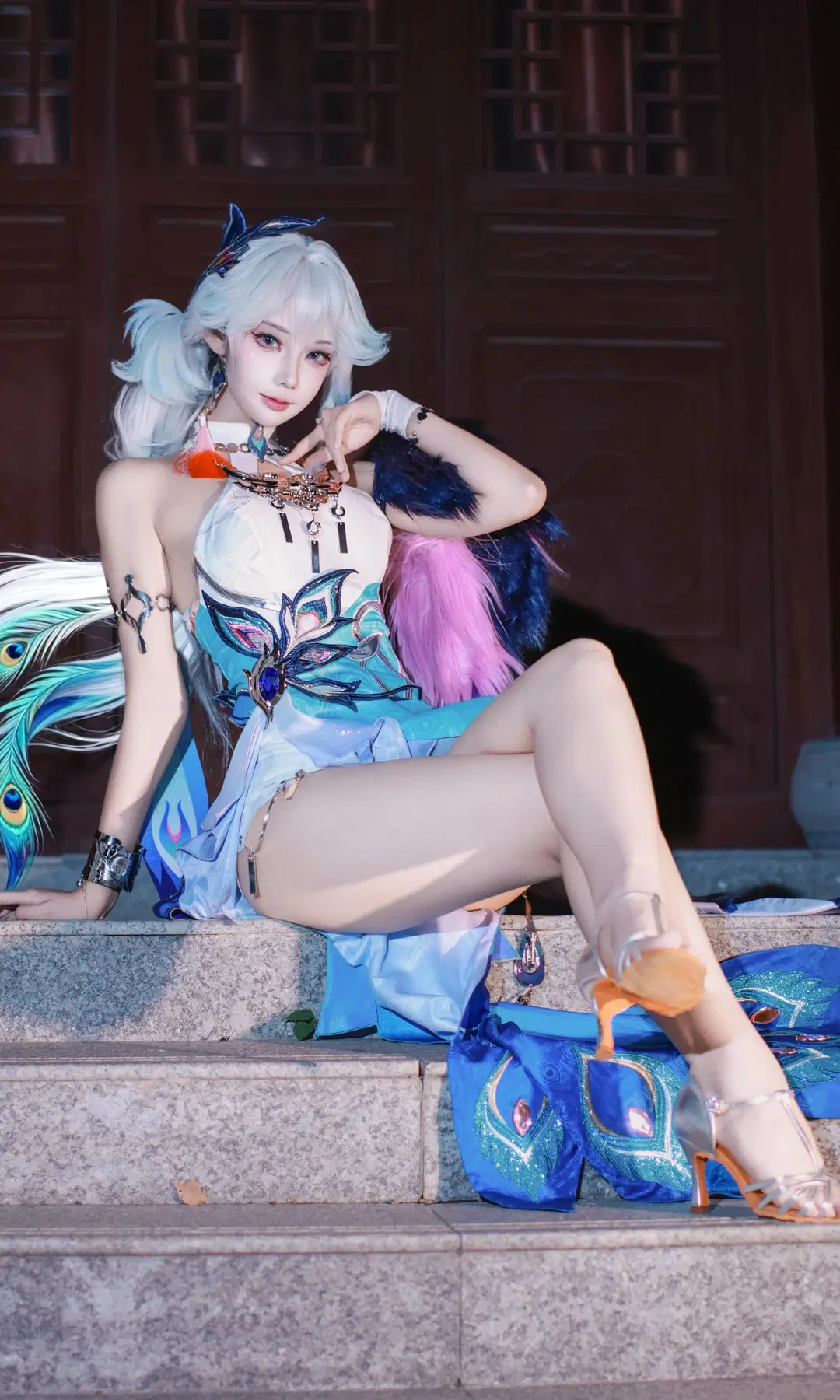 崩坏星穹铁道, 爻光cos, 国风cosplay, 蓝白渐变裙, 孔雀羽毛配饰