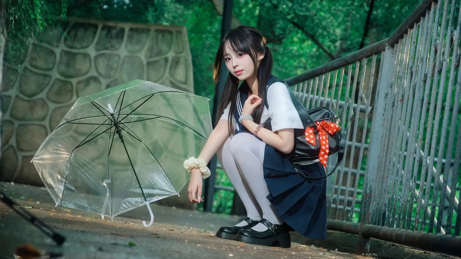 雨上がりの階段に佇むセーラー服JK制服ポートレート - Schmidt_R2_Schilling - 3枚目