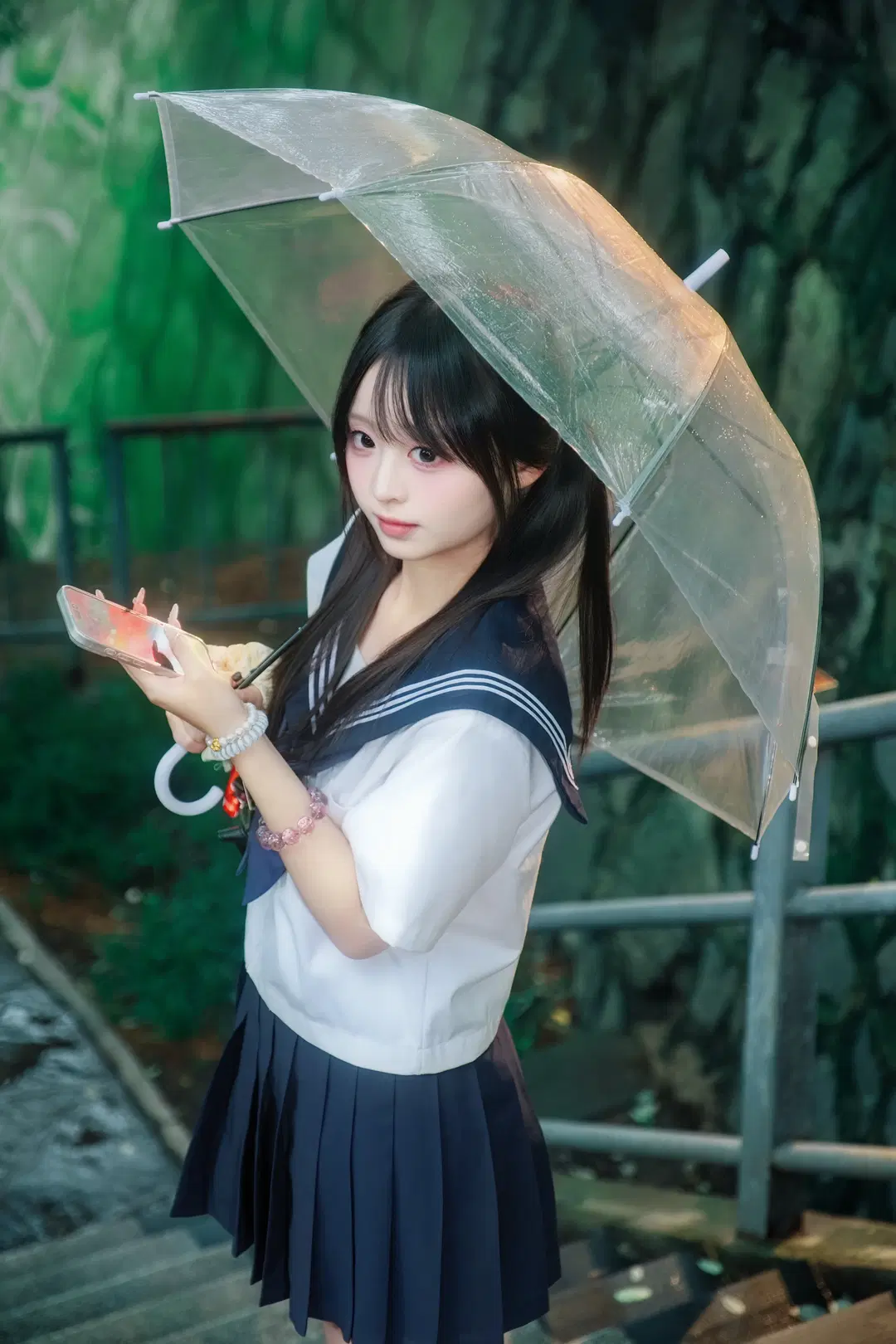 雨上がりの階段に佇むセーラー服JK制服ポートレート - Schmidt_R2_Schilling - 4枚目